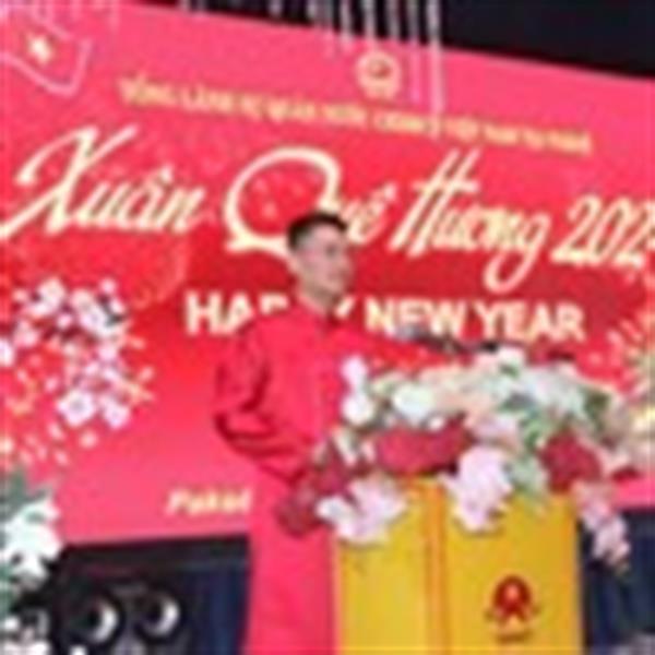 Tổng lãnh sự Việt Nam tại Pakse (Lào) Nguyễn Văn Trung phát biểu. (Ảnh TTXVN phát)