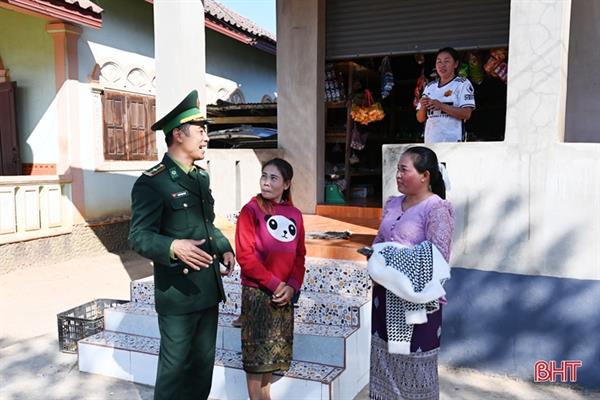 Ấm tình tết Việt trên đất bạn Lào