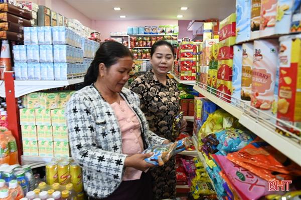 Ấm tình tết Việt trên đất bạn Lào