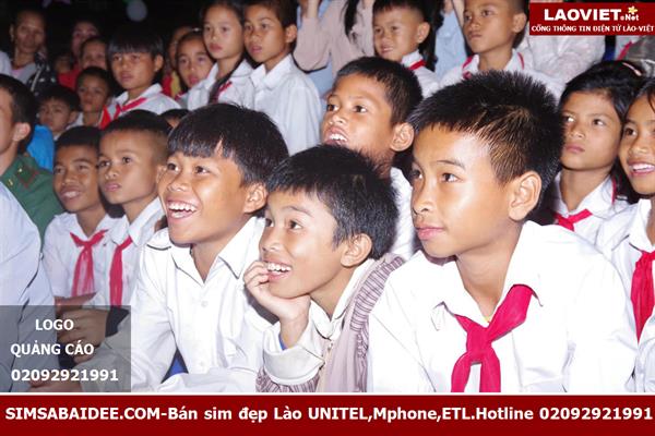 Không khí rộn ràng, vui tươi, ý
nghĩa dưới ánh trăng rằm của đêm hội.