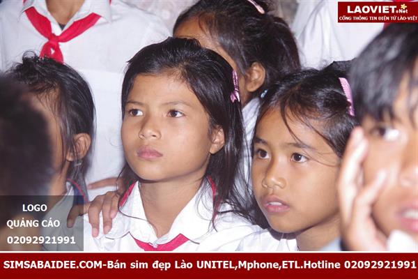 Ấm tình biên cương trong Đêm hội trăng rằm Việt - Lào