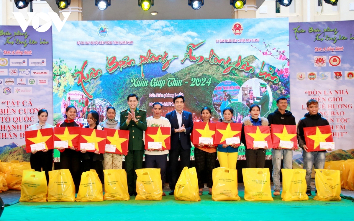 xuan ve tren khu vuc bien gioi viet - lao hinh anh 13