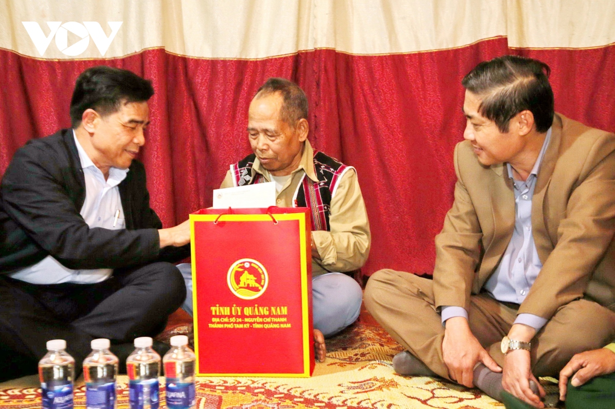 xuan ve tren khu vuc bien gioi viet - lao hinh anh 4