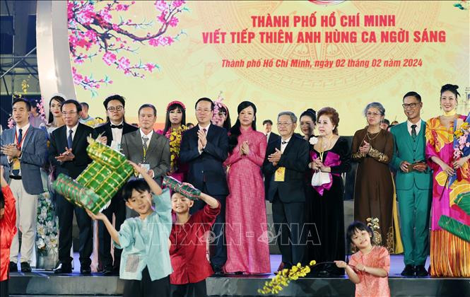 Chu tich nuoc gap kieu bao.jpg