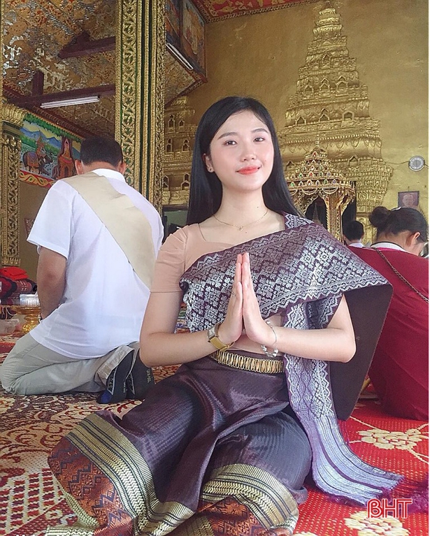 Nữ sinh Lào gây “thương nhớ” vì xinh đẹp, học giỏi, nói tiếng Việt sành