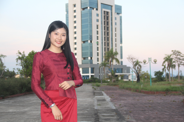 Nữ sinh Lào gây “thương nhớ” vì xinh đẹp, học giỏi, nói tiếng Việt sành